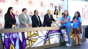 Becas de la Transformación benefician a estudiantes de Prepa 16