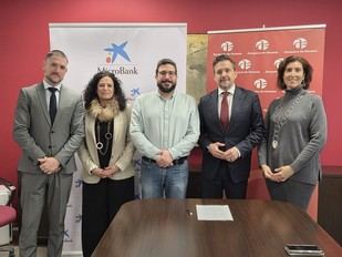 Azuqueca y CaixaBank firman convenio para fomentar el emprendimiento local