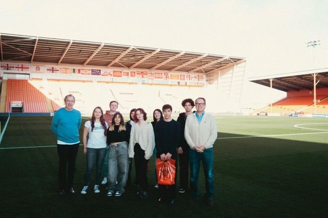 Blackpool FC recibe a becados de la Universidad de Manchester para una experiencia en el partido