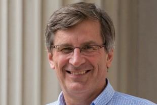Boleslaw Wyslouch deja su cargo como director del Laboratorio de Ciencias Nucleares