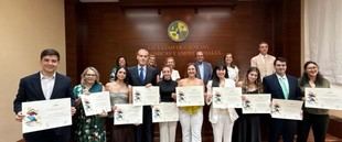 Caja Rural de Extremadura otorga premios a los mejores estudiantes de la UEx