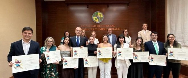 Caja Rural de Extremadura otorga premios a los mejores estudiantes de la UEx