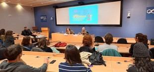 Ilu Ros comparte su trayectoria en el ciclo Campus Viñetas de la Universidad de Cádiz