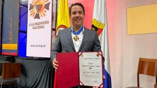 Carlos Arteta recibe el Premio Guillermo González Zuleta por su trayectoria en ingeniería estructural