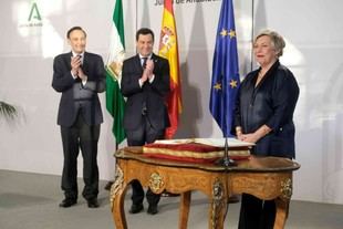 Carmen Vargas destaca la importancia de la universidad pública en su toma de posesión como rectora