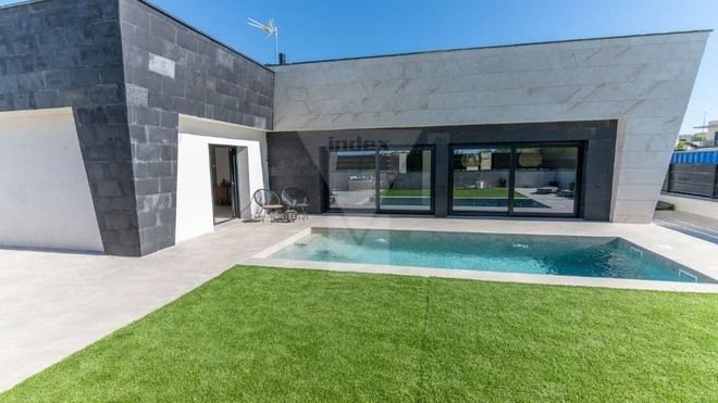 Obligan a casas autosuficientes a conectarse a la red eléctrica en España