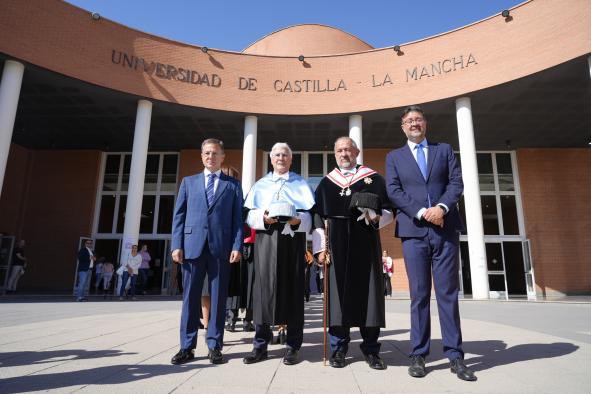 Inauguración del curso académico en la UCLM con énfasis en su crecimiento y expansión internacional