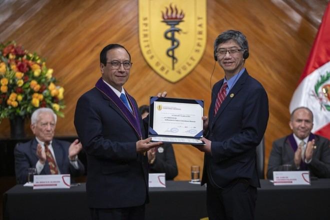 Cayetano Heredia nombra al Dr. Simon Kung Profesor Honorario Extraordinario
