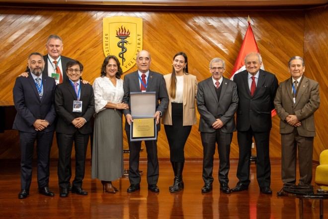 Cayetano Heredia rinde homenaje al Dr. Eduardo Chaparro en pediatría