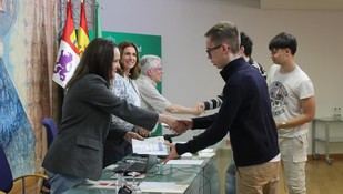 Entrega de diplomas en las Olimpiadas de Física y Química 2026 en la ULE