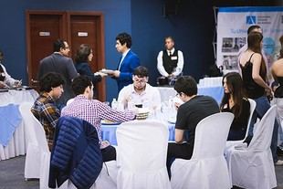 Cena de despedida para becados de UNEATLANTICO en Guatemala
