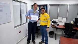 Cerrejón reconoce a Luis Beltrán por su destacado trabajo en análisis de fallas industriales