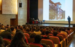 Charla magistral sobre vivienda en Chile en Campus San Joaquín