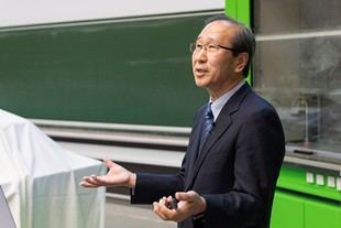 Susumu Kitagawa recibe el Nobel de Química por su investigación en estructuras metálicas