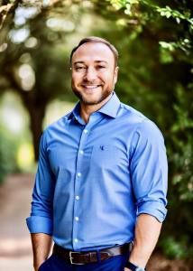 Christopher Balter presenta una beca para el impacto comunitario