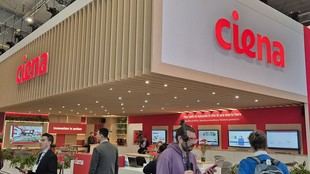 Ciena reporta ganancias y apuesta por nuevos servicios para el crecimiento