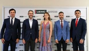 Claudia Roldán recibe la Beca Santander Excelencia 360º por su destacado rendimiento académico en la UEMC