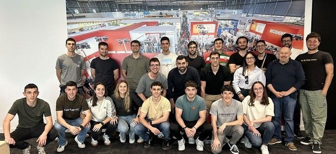 Estudiantes de Robótica colaboran con Beckhoff en formación y visitas empresariales
