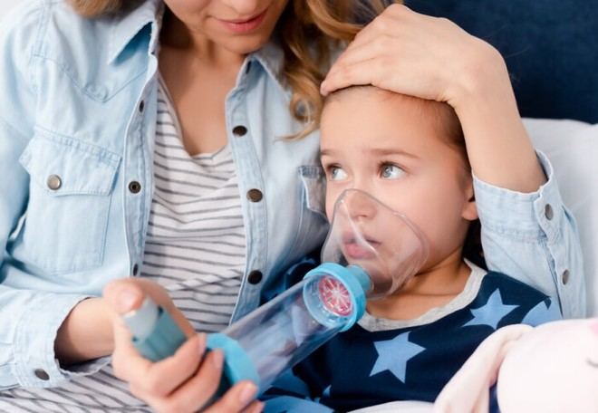 Inhalador combinado reduce casi a la mitad los ataques de asma en niños