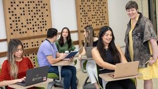 Reacreditación de 10 años para el programa de inglés del Instituto de Idiomas