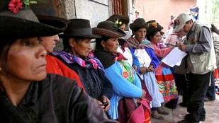 Expertos analizan el desarrollo humano y bienestar en Perú hacia 2025