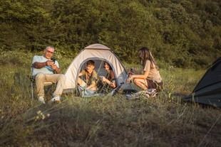 Conectividad satelital: la solución ideal para glampings y campings remotos