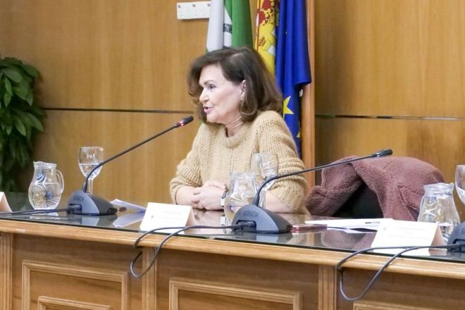 Carmen Calvo ofrece conferencia sobre democracia en la UGR