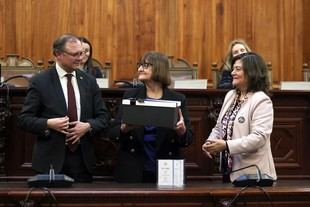 Rosa Devés recibe homenaje del Consorcio de Universidades del Estado por su legado en la educación pública