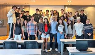 Consultoría Financiera 360° motiva a estudiantes a explorar nuevas oportunidades
