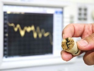 Desarrollan un método innovador para etiquetas en tapones de corcho que previene falsificaciones