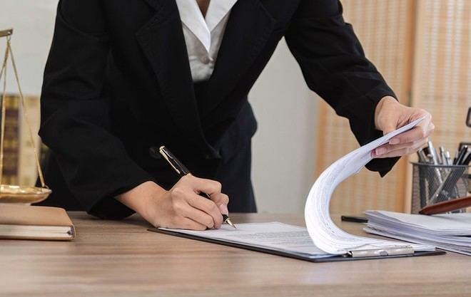 Funciones y salario de los notarios en España