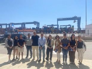 Estudiantes del Máster en Derecho Marítimo visitan la terminal BEST en Barcelona