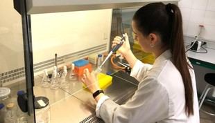 Natalia Martínez Reyes de la ULE gana premio nacional por su investigación sobre toxinas en alimentos en Instagram