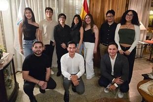 Cena de despedida para estudiantes salvadoreños que viajan a España