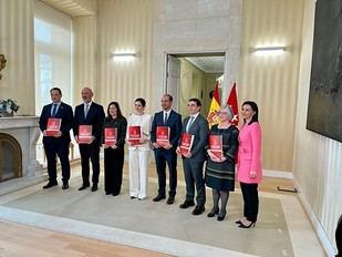 Díaz Ayuso firma un acuerdo histórico de financiación de 14.800 millones para universidades públicas hasta 2031