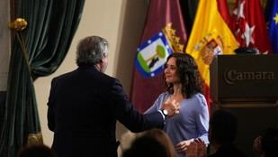 Díaz Ayuso califica el emprendimiento como una "profesión de riesgo" ante legislaciones restrictivas
