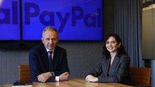 Díaz Ayuso se reúne con el CEO de PayPal en Nueva York para colaborar en tecnología financiera