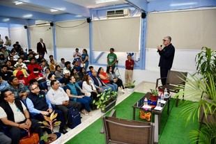 UNACH ofrece conferencia sobre oportunidades en inteligencia artificial para jóvenes