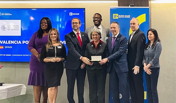 La UPV recibe la llave del condado de Miami-Dade como reconocimiento a su liderazgo internacional