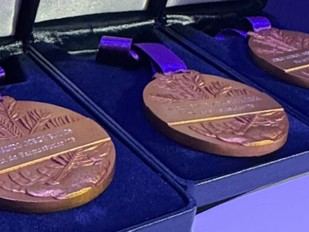 Tres profesores de la Facultad de Farmacia reconocidos en el Día del Farmacéutico 2025