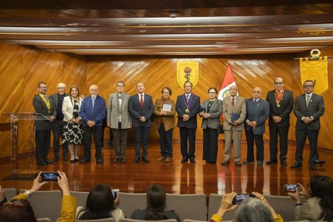 Reconocimiento a docentes fundadores en el 50 aniversario de Psicología