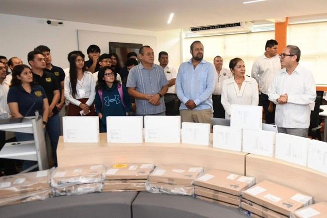 Donan tecnología avanzada a la Facultad de Negocios de la UNACH
