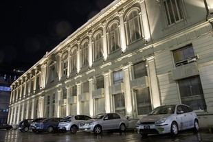 El Rectorado de la UNLP estrena iluminación y resplandece en La Plata