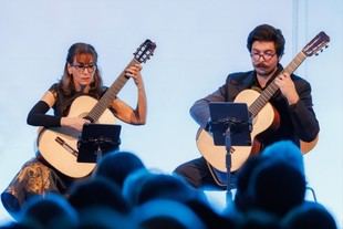 Duo Sobral presenta el ciclo "Teoría de las Cuerdas" en la FAUP