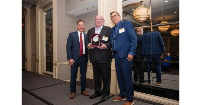 John BeGasse de Durham School Services recibe el premio a Contratista del Año en Nueva York