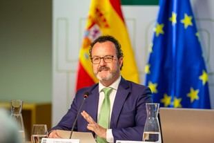 Celebración de graduación y homenaje en la Facultad de Educación