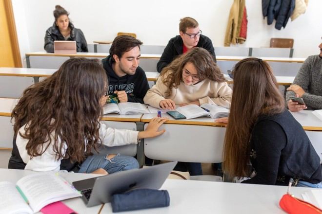 El 93% de los títulos universitarios en Andalucía son públicos, muy por encima de la media nacional