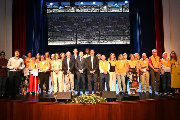 Estudiantes de la Formación Sénior de la ULPGC reciben sus orlas en Gáldar y Agüimes