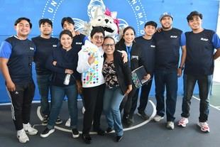 Estudiantes de la BUAP celebran su amor por la facultad con selfies