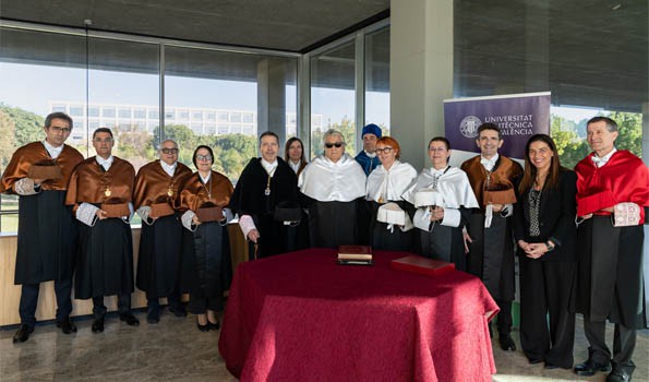 Antoni Muntadas recibe el doctorado honoris causa por su contribución al arte crítico